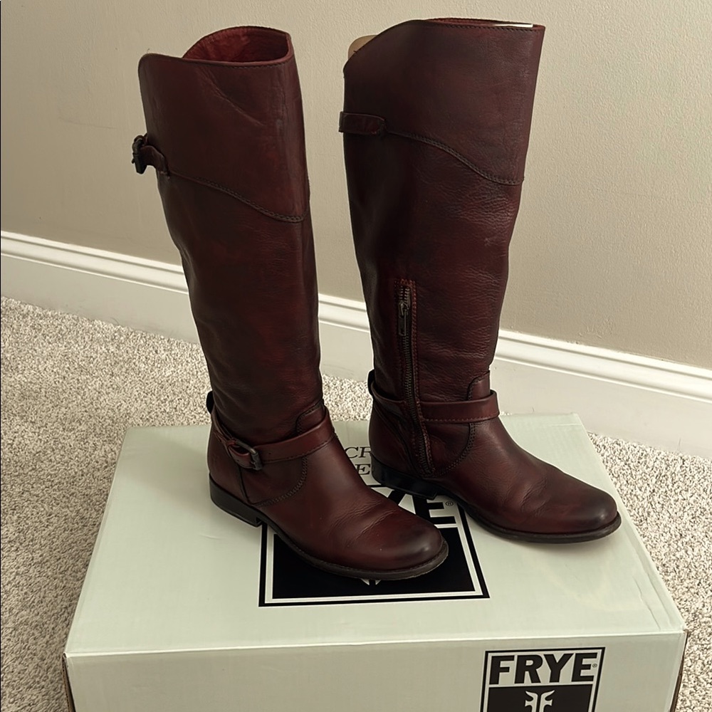 Frye Philip Riding Boot - Sz 8

Burnt red leather. Great condition!